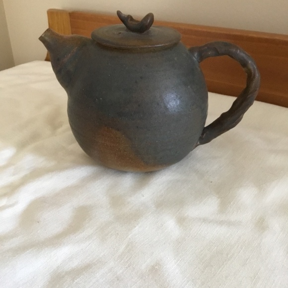 New Unique Pottery Tea Pot - Picture 1 of 3